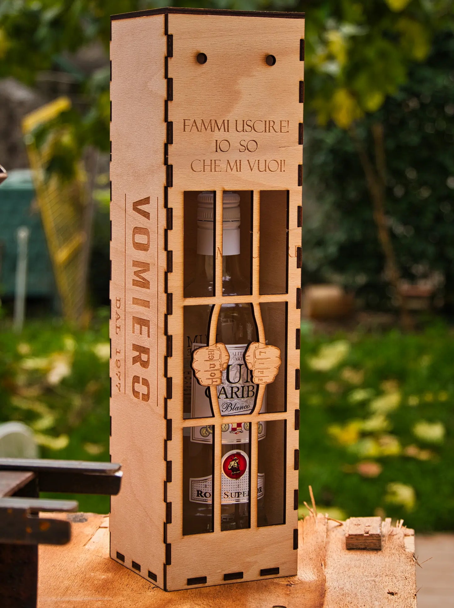 Taglio e incisioni in legno